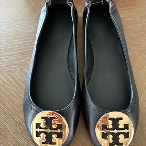 NEW Tory Burch Minnie Travel Ballet Black Leather Flats with Gold Logo Medallion